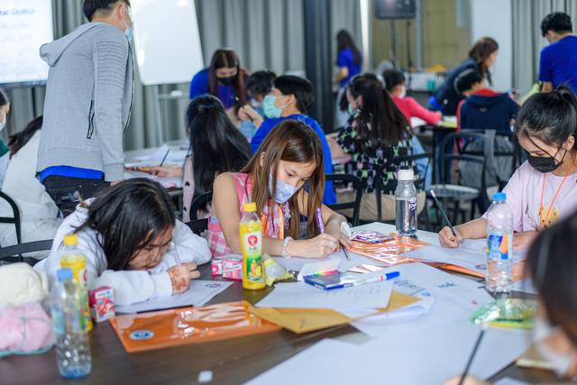 /images/youth-digital-leadership-camp-3.jpg