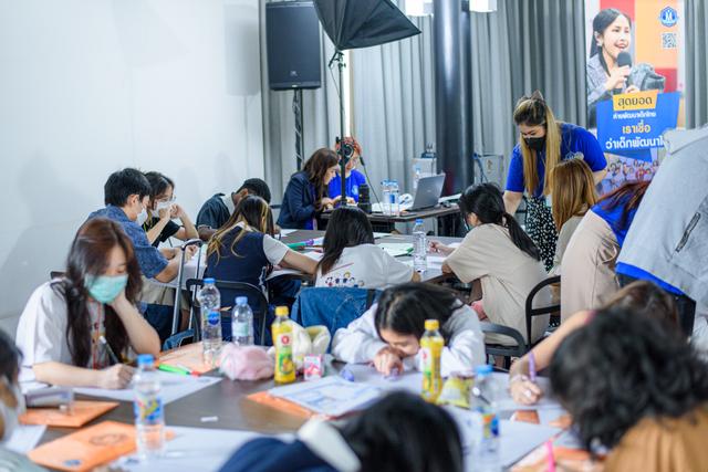 /images/youth-digital-leadership-camp-4.jpg